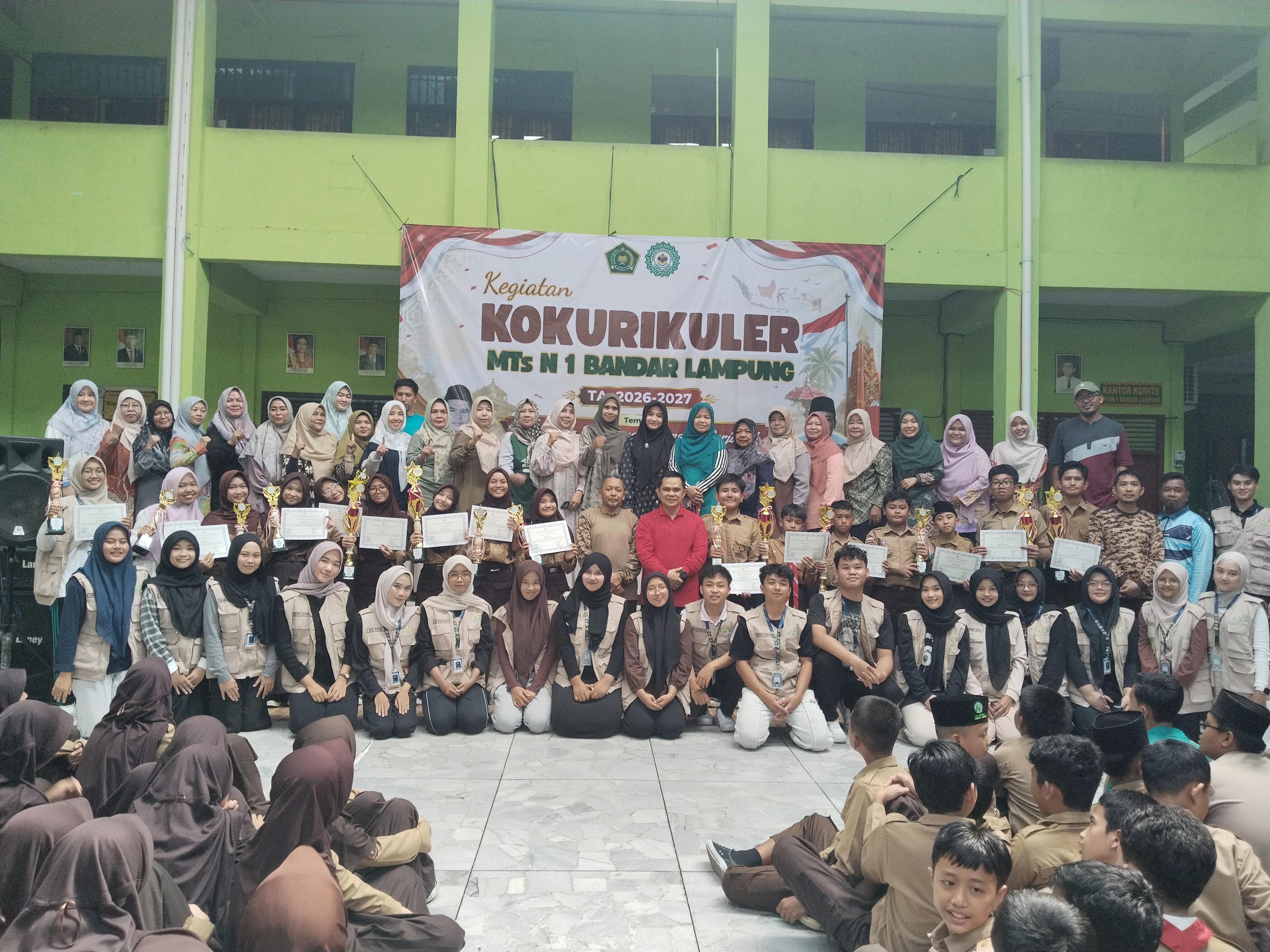 Kepala MTsN 1 Bandar Lampung Resmi Tutup Kokurikuler “Murid Berkarya, Indonesia Berjaya”
