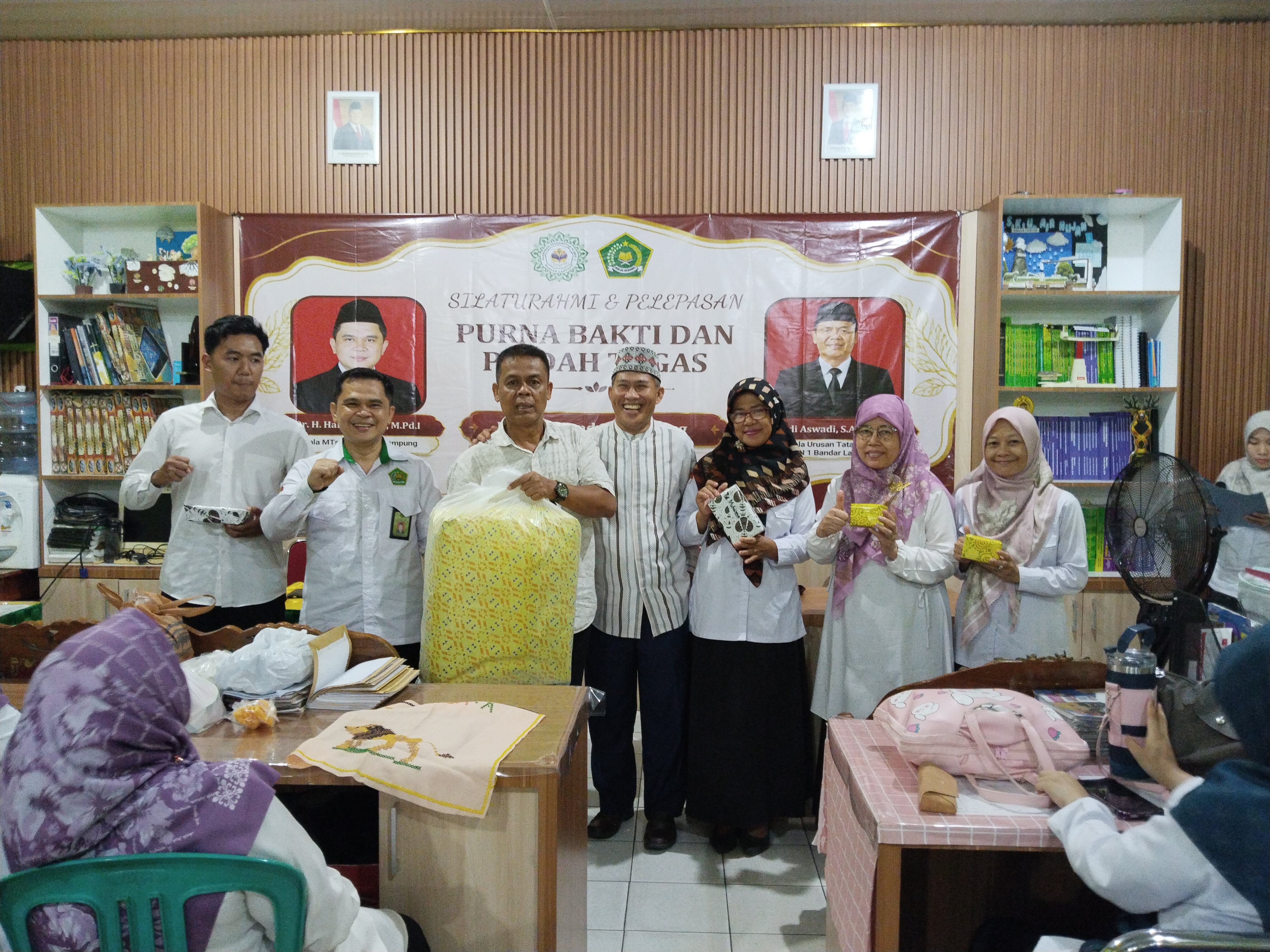 MTsN 1 Bandar Lampung Gelar Silaturahmi dan Pelepasan Purna Bakti serta Pindah Tugas