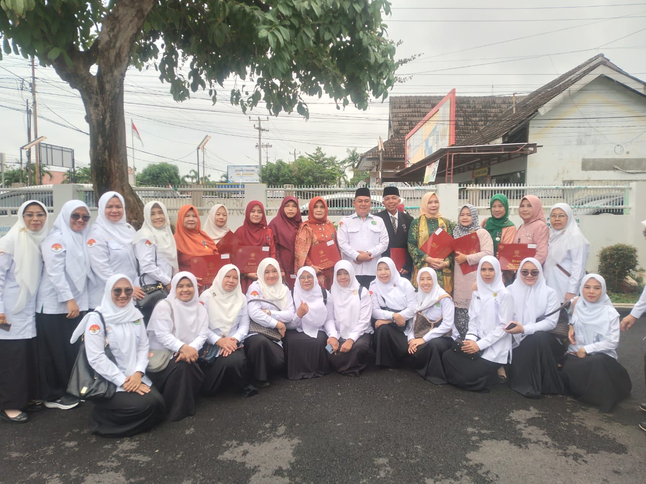 Usai Upacara HAB Kemenag ke-80 RI, 10 Guru MTsN 1 Bandar Lampung Dianugerahi Satyalancana 
